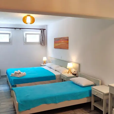 Ragousis Parikia (Paros)